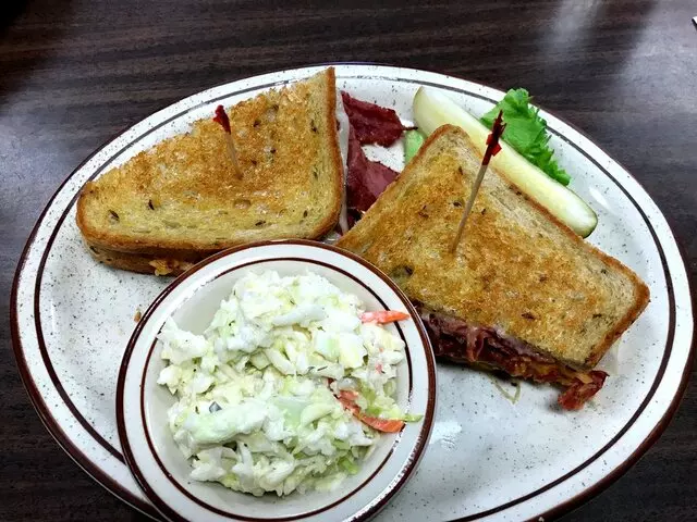 Vic’s Daily Cafe