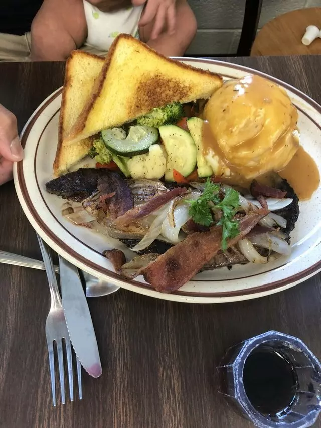Vic’s Daily Cafe