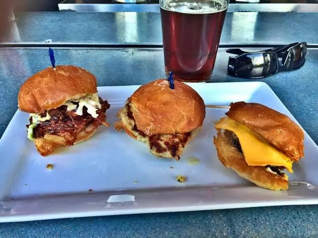 5 Star Burger at Country Club Plaza