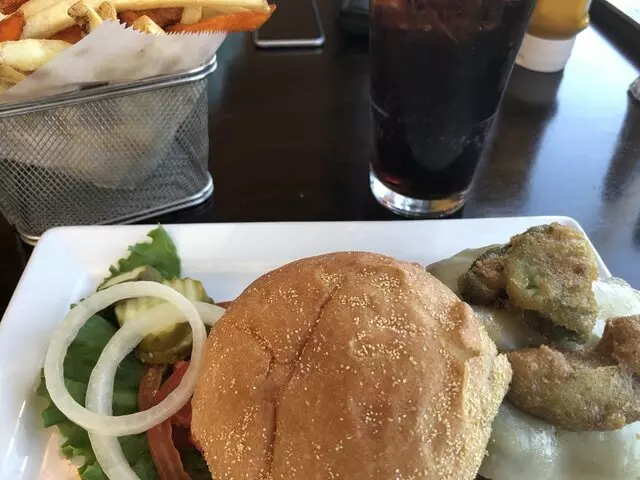 5 Star Burger at Country Club Plaza