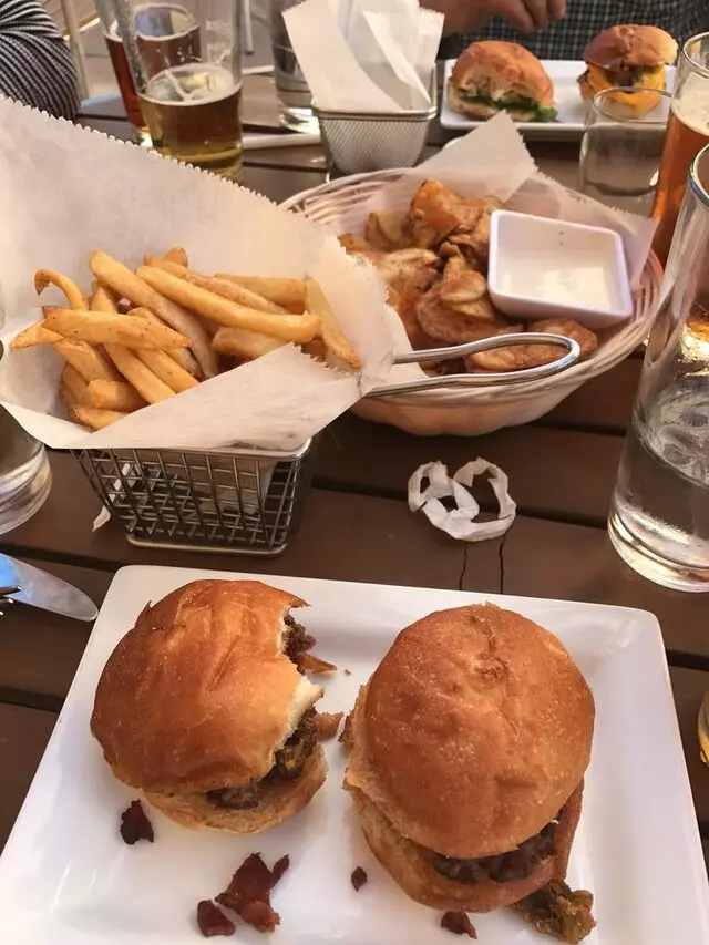 5 Star Burger at Country Club Plaza