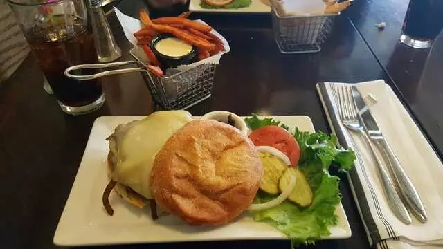 5 Star Burger at Country Club Plaza