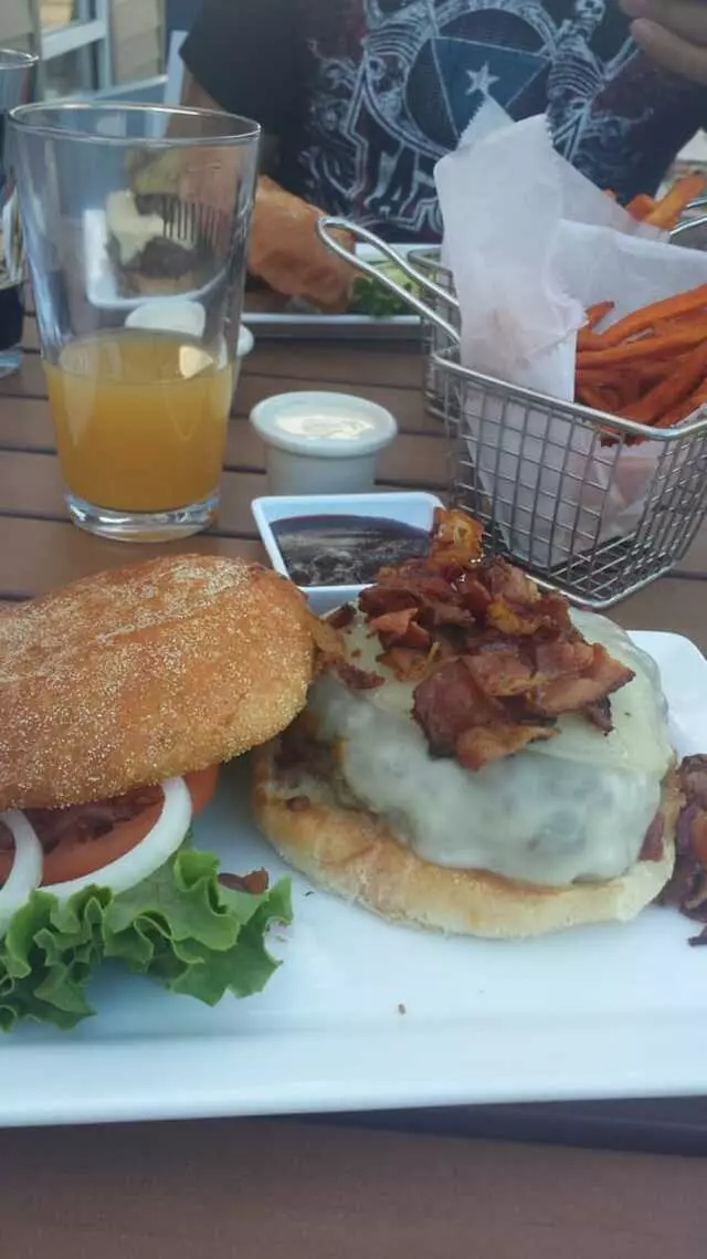 5 Star Burger at Country Club Plaza